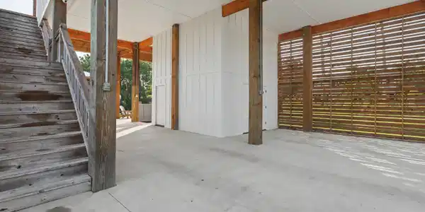 Image 4: Carport