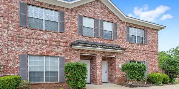 100 Armand Oaks