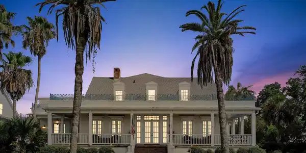 120 W Scenic Drive