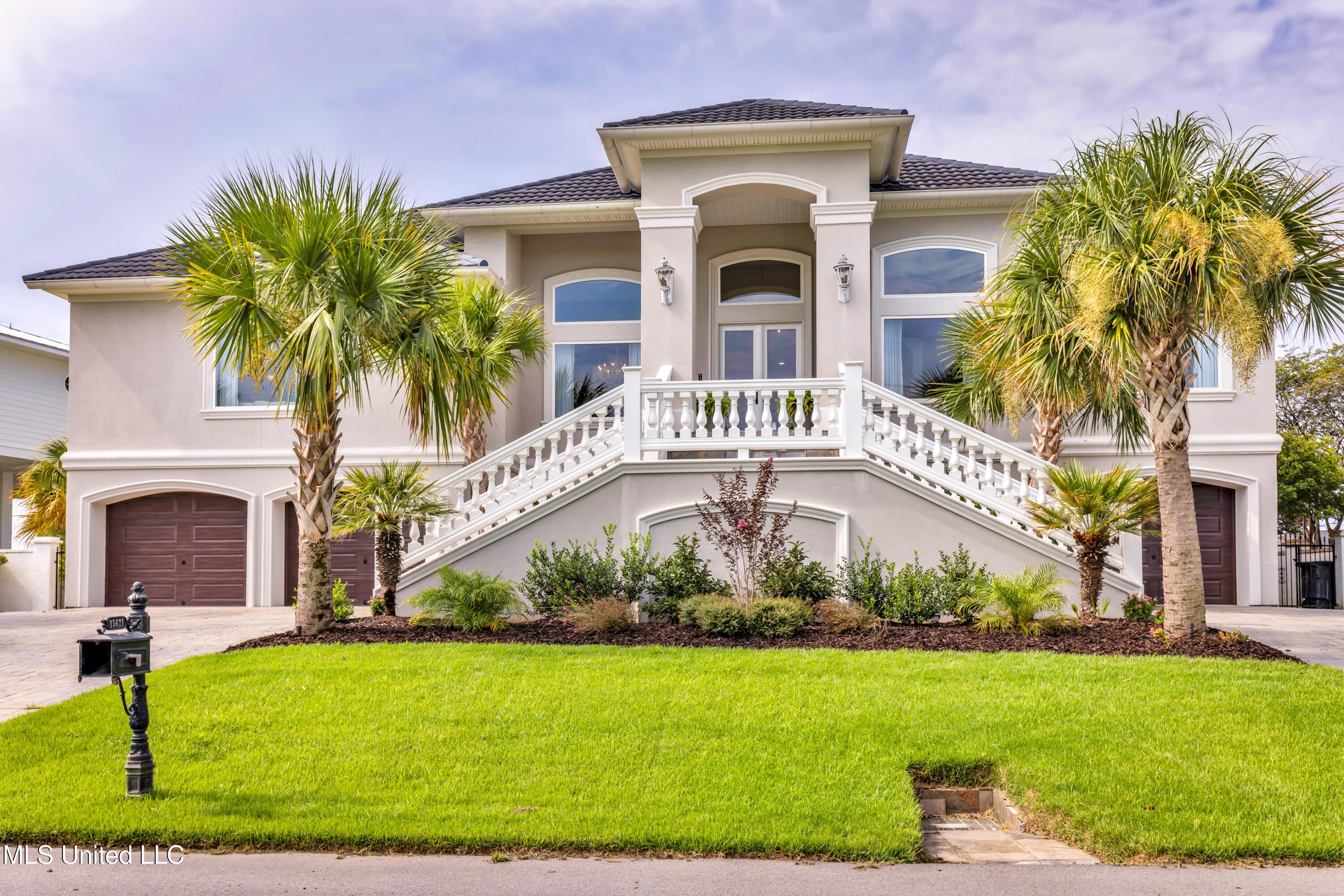 Image 2: 15621RueDaphineCir-2