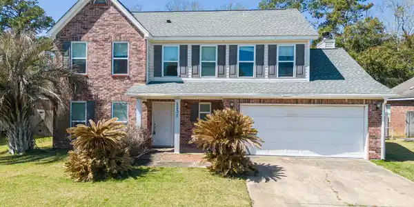 2231 Rue Beaux Chenes