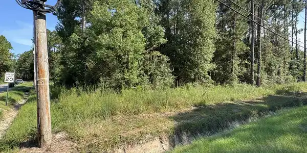 Image 4: corner view