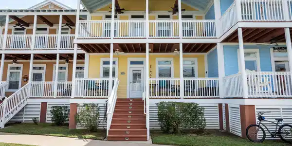 1515 Beach Blvd E