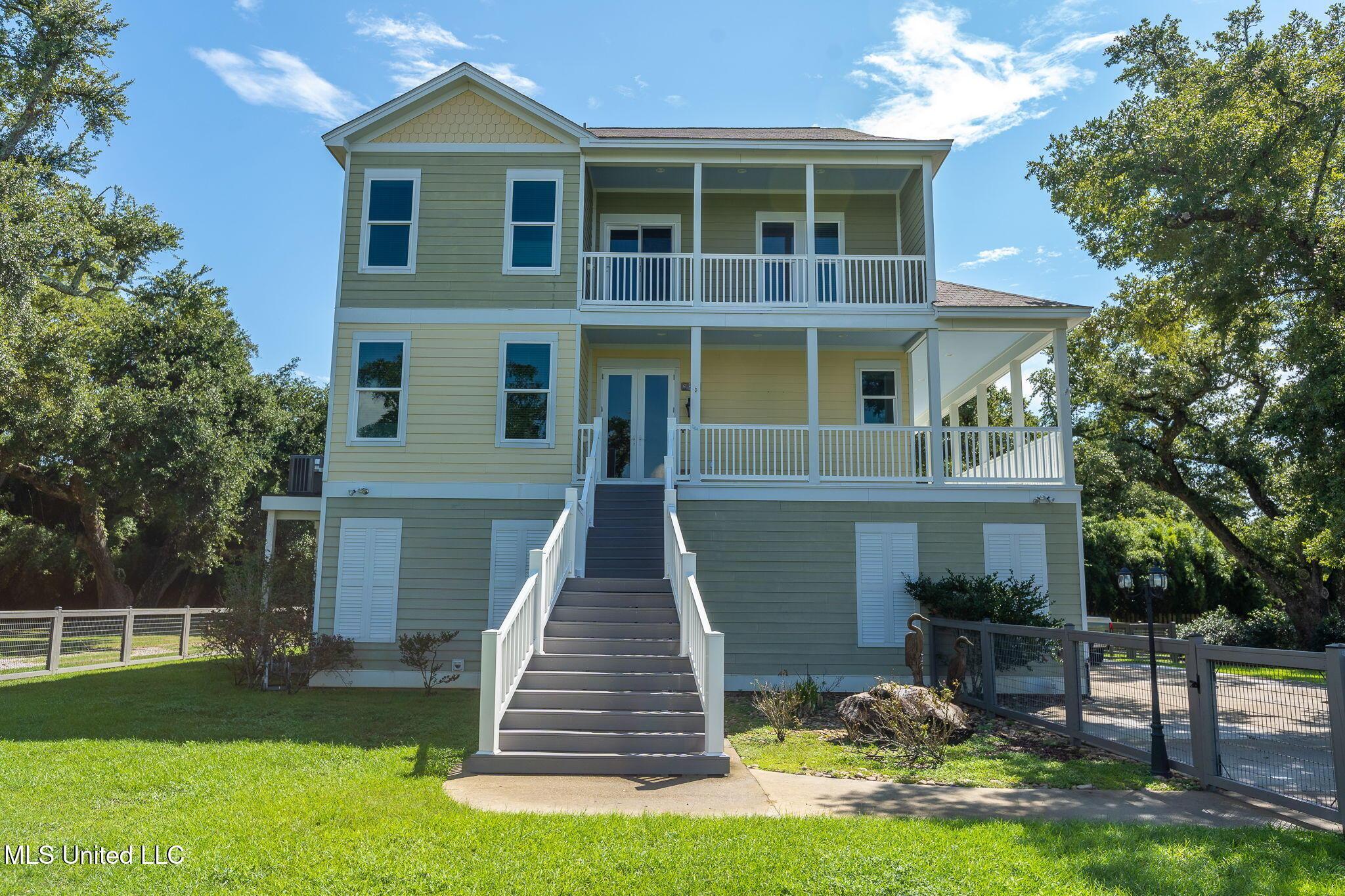Image 3: 1 Exterior (3 of 4)