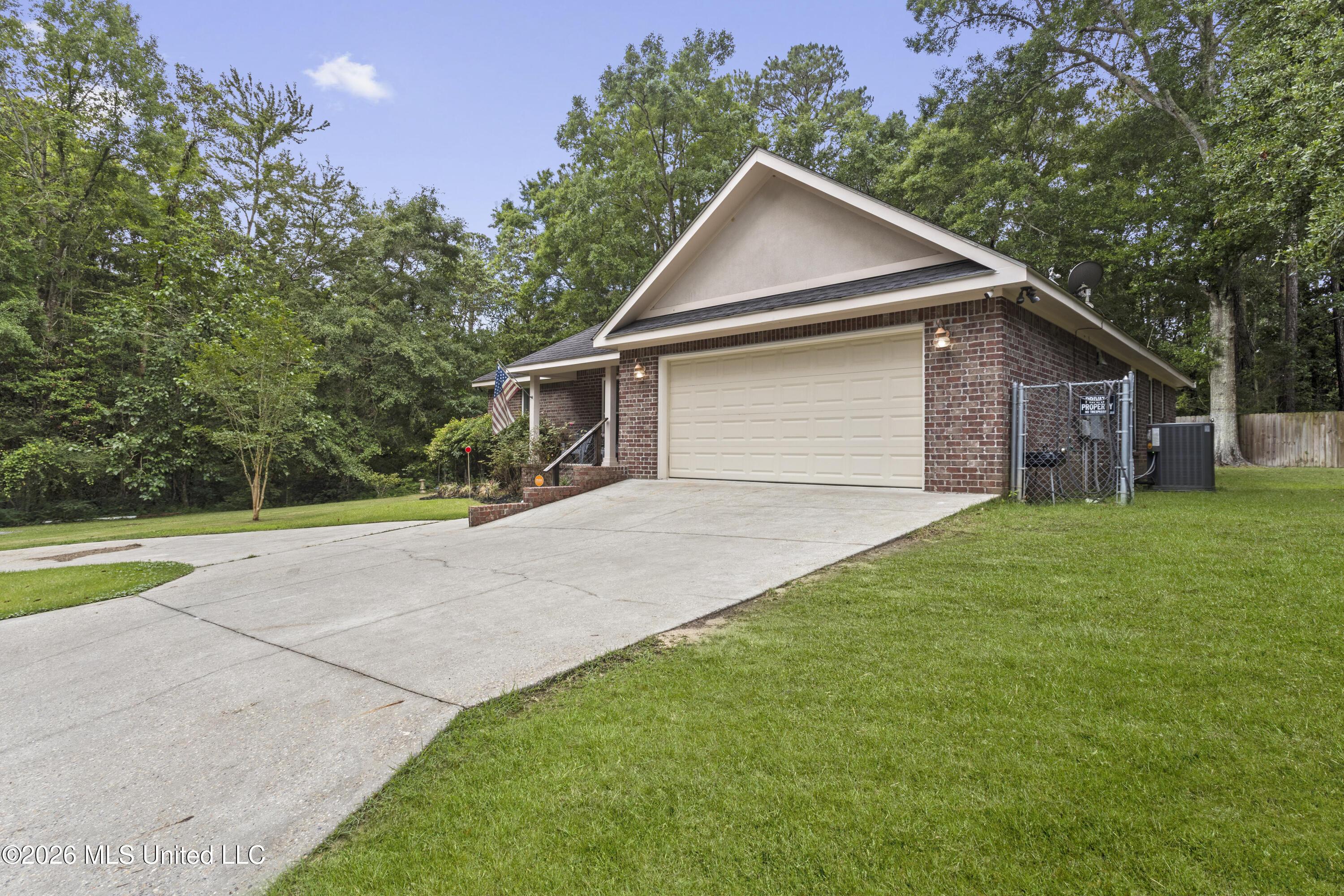 Image 3: 3. FRONT STREET RIGHT SIDE FACING VIEW