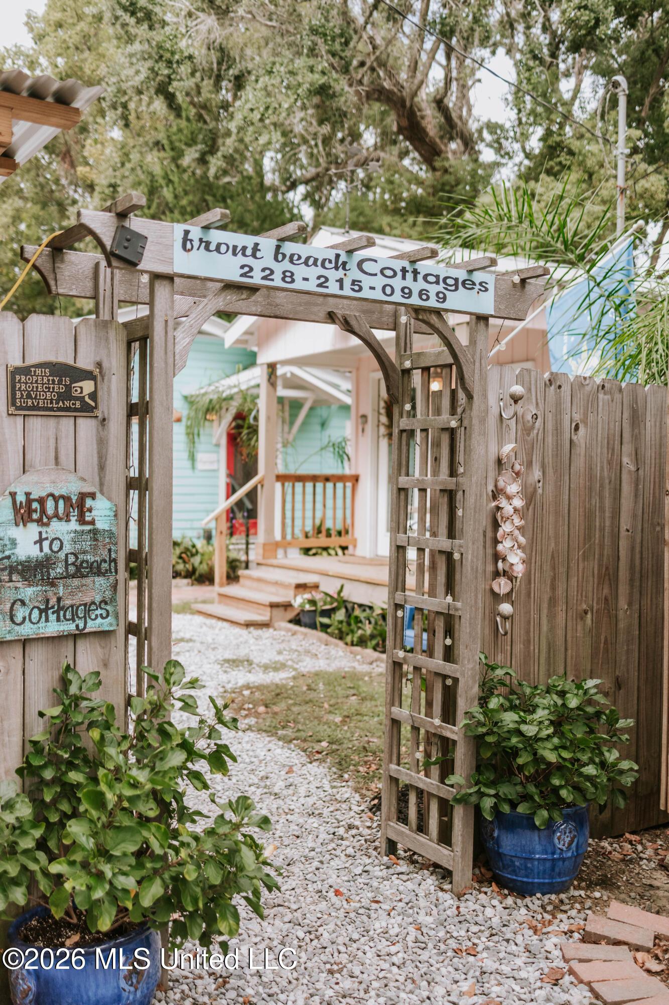 Image 3: Front Beach Cottages Entrance