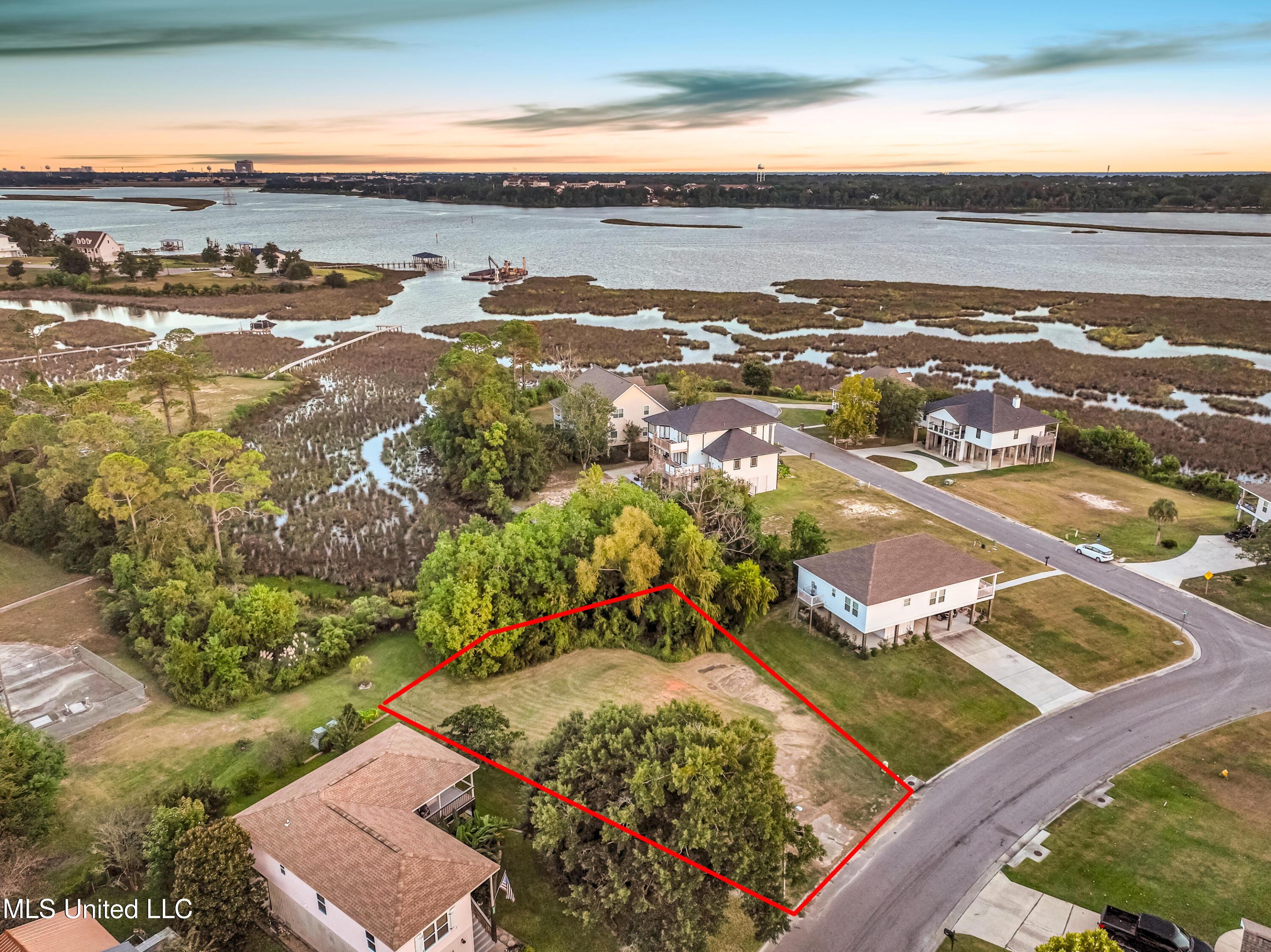 Image 2: 1931BaysideDr-9
