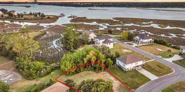 Image 2: 1931BaysideDr-9