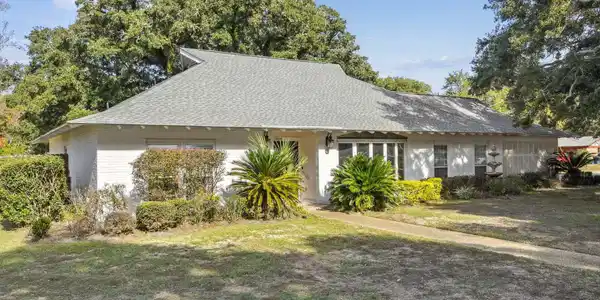 1908 Waters Edge Drive