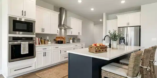 Image 4: 03 Kitchen