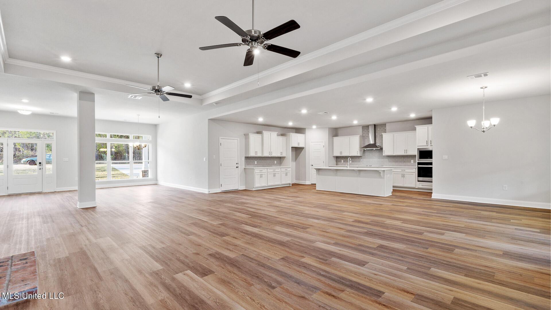 Image 3: Living Area