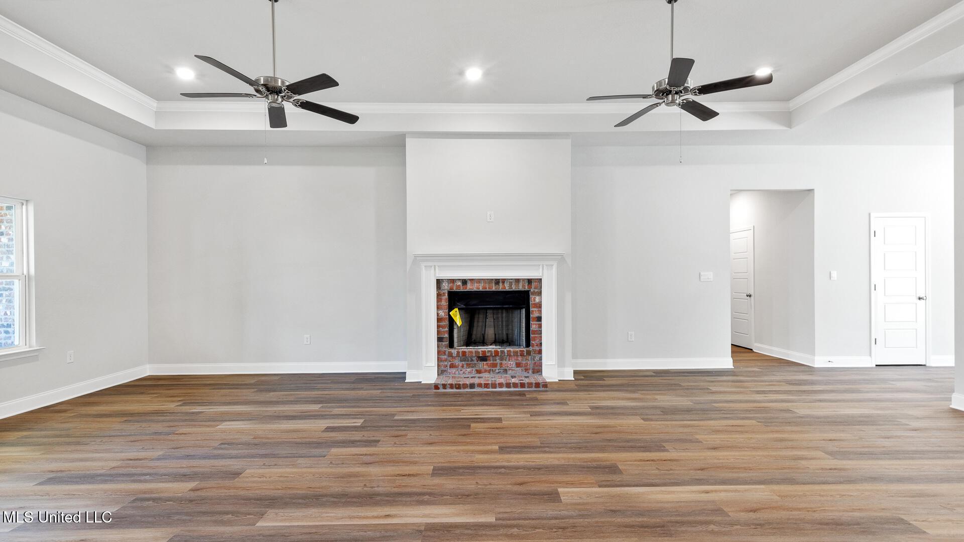 Image 4: Living Area