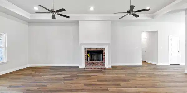 Image 4: Living Area