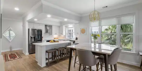Image 3: Kitchen and dining