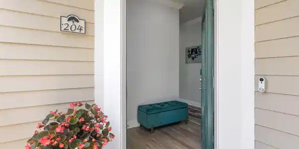 Image 4: Entry