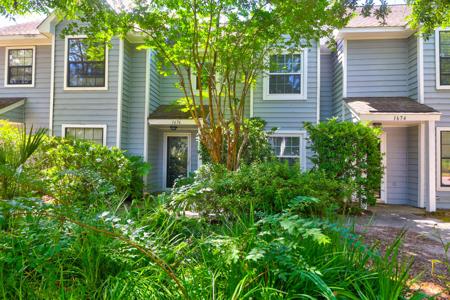 1676 Hunters Run Drive