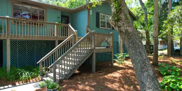 Image 3: Grand Oaks in Front