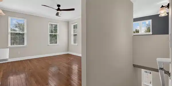 Image 4: Top of stairs