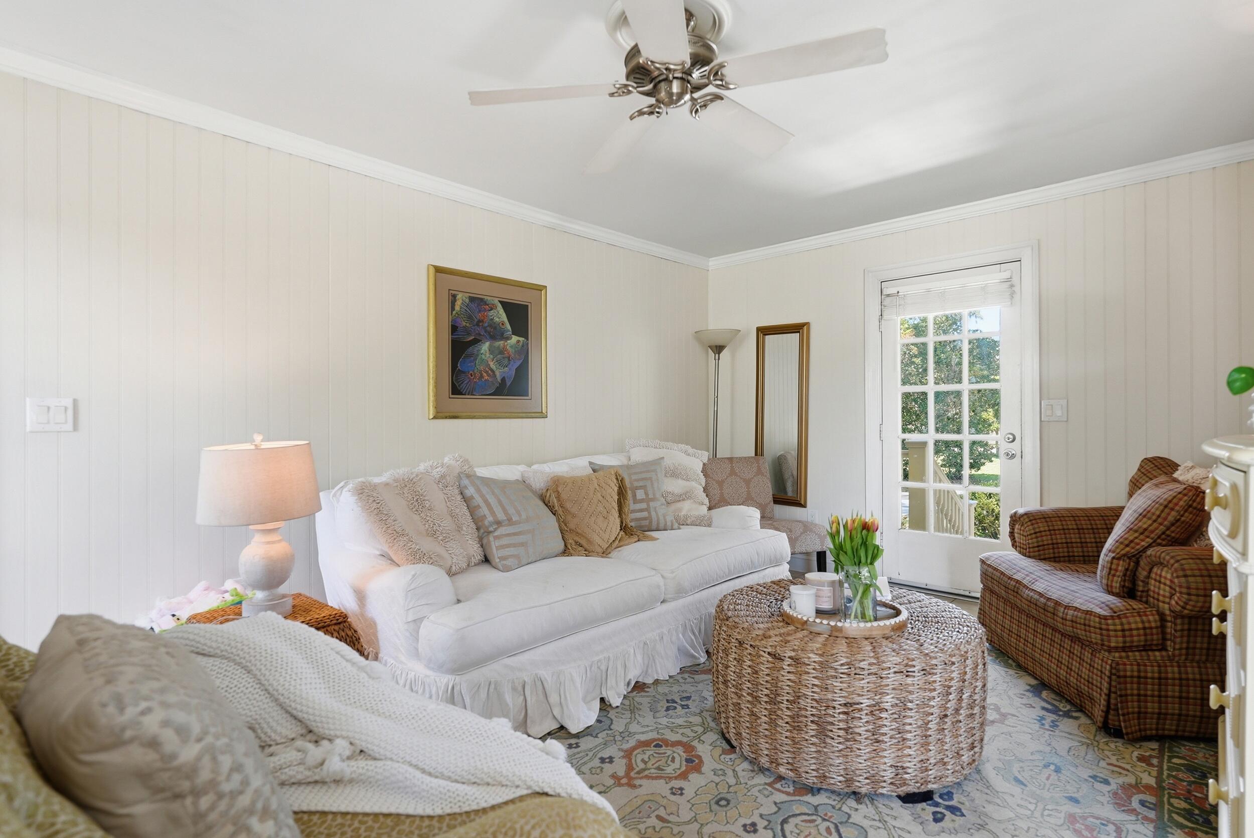 Image 4: Living Room