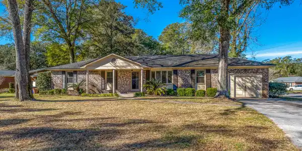 651 Highwood Circle