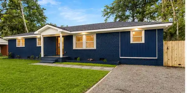 Image 4: Front of Home