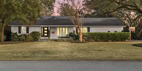 977 Cliffwood Drive