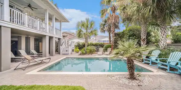 2504 Hartnett Boulevard