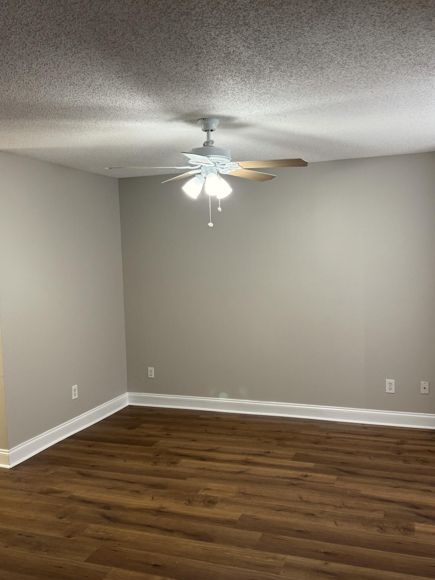 Image 3: Living Room