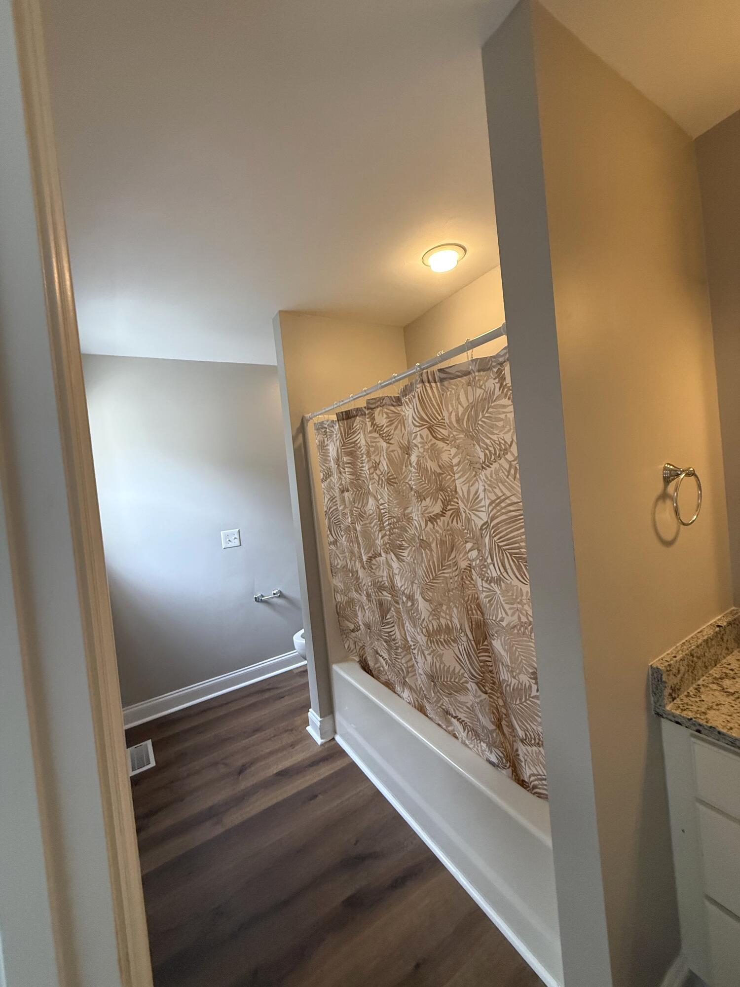 Image 4: Master Bath Tube