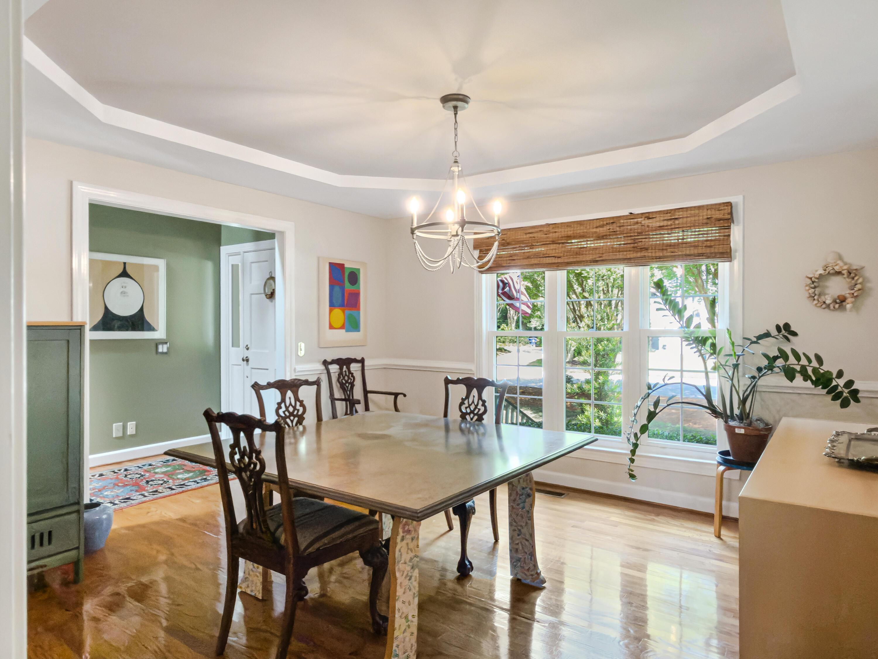 Image 4: Dining Room