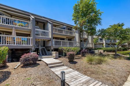 1605 Live Oak Park