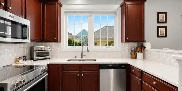 Image 4: Kitchen