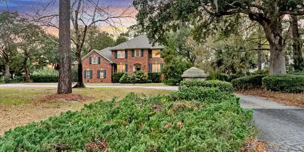 1886 Omni Boulevard