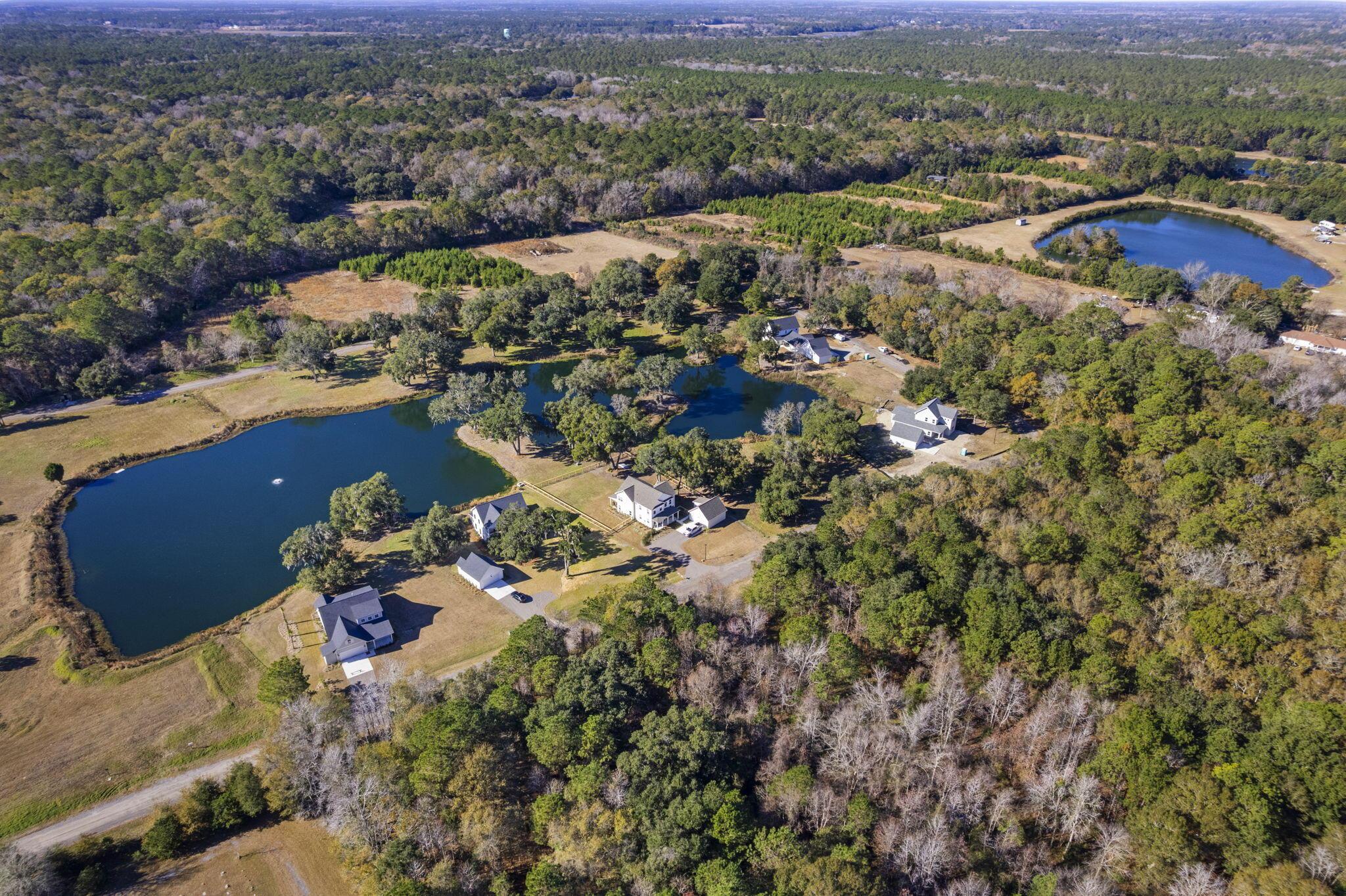 Image 2: Vineyard Lakes