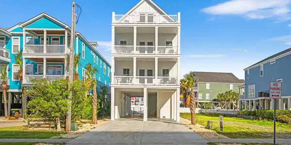 1211 N Waccamaw Drive