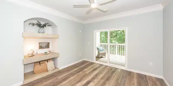 Image 4: living area