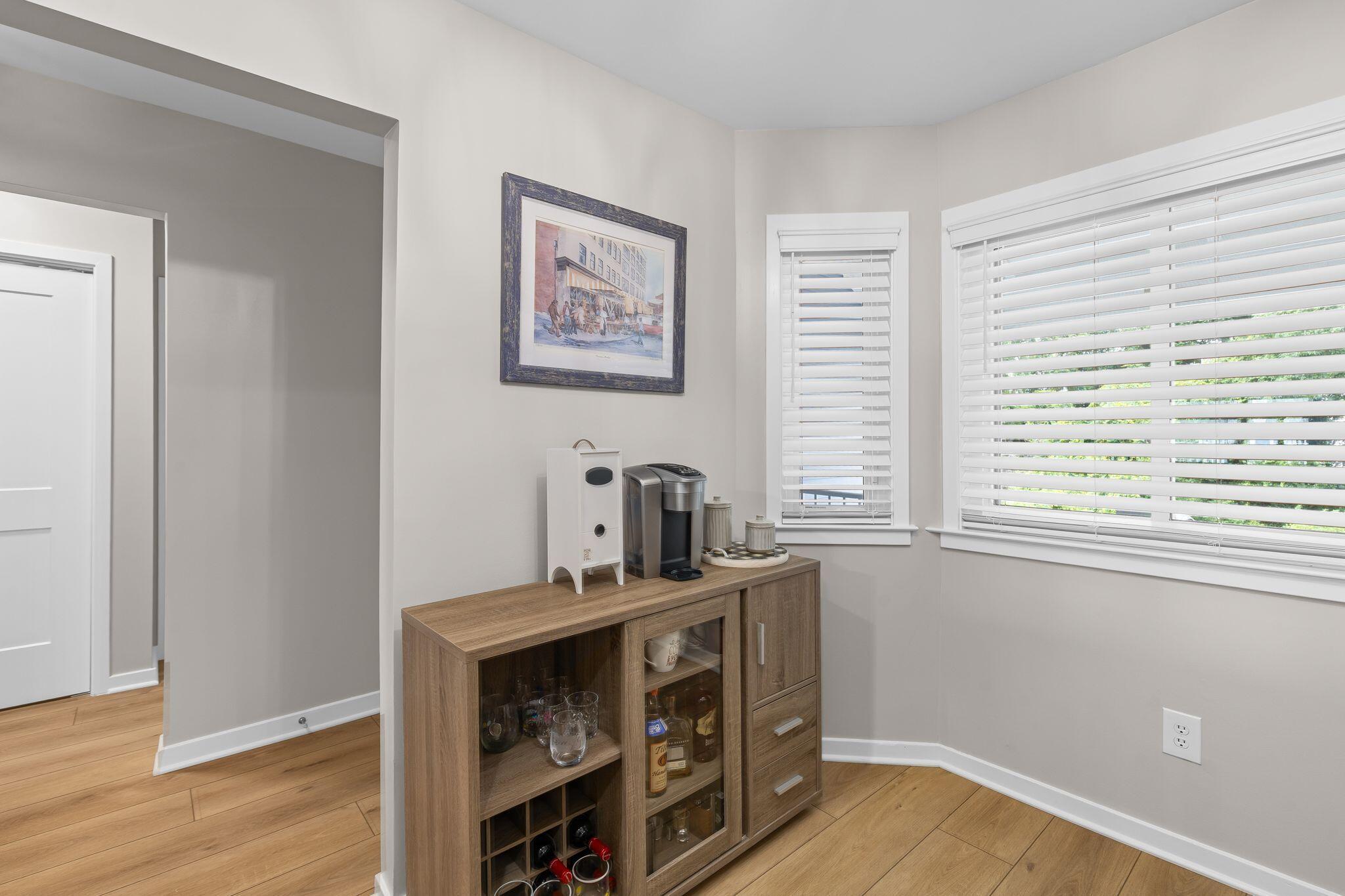 Image 4: 5_850-Ilex-Apt-H-5