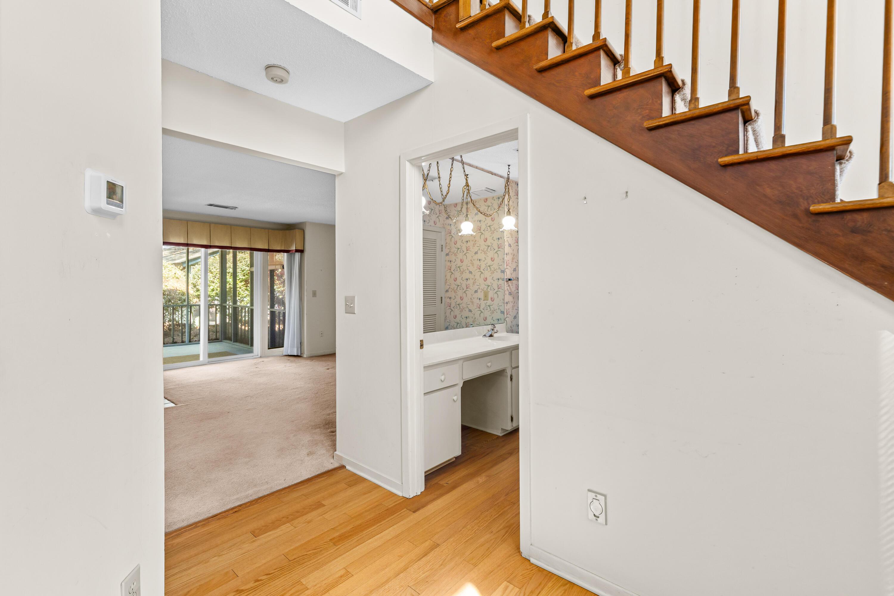 Image 3: Entryway