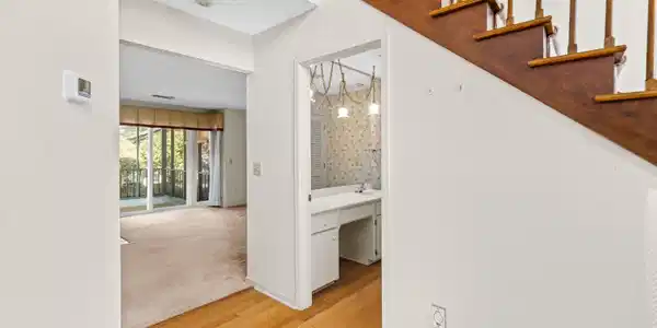Image 3: Entryway