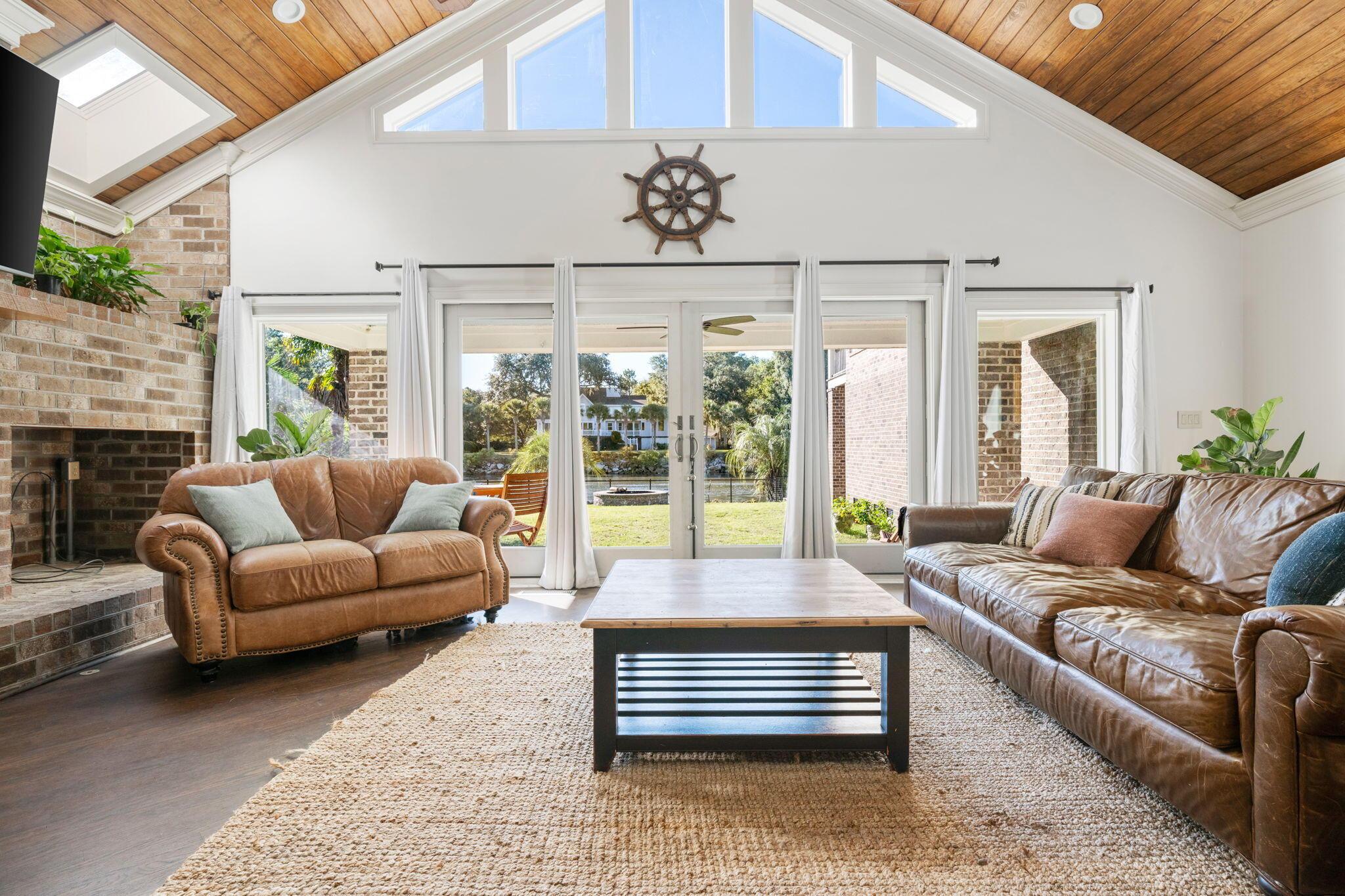 Image 2: 19-web-or-mls-019-1315SEdgewaterDr-Charl