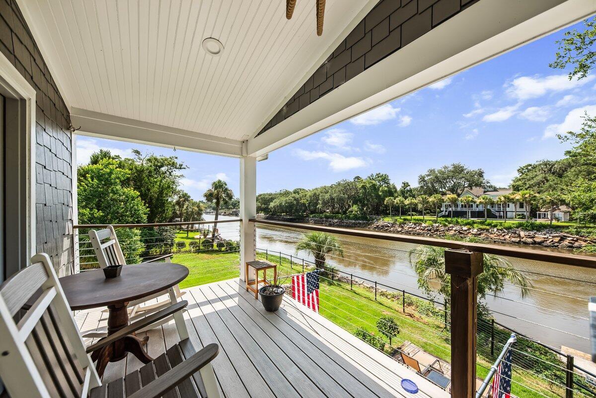 Image 3: Balcony