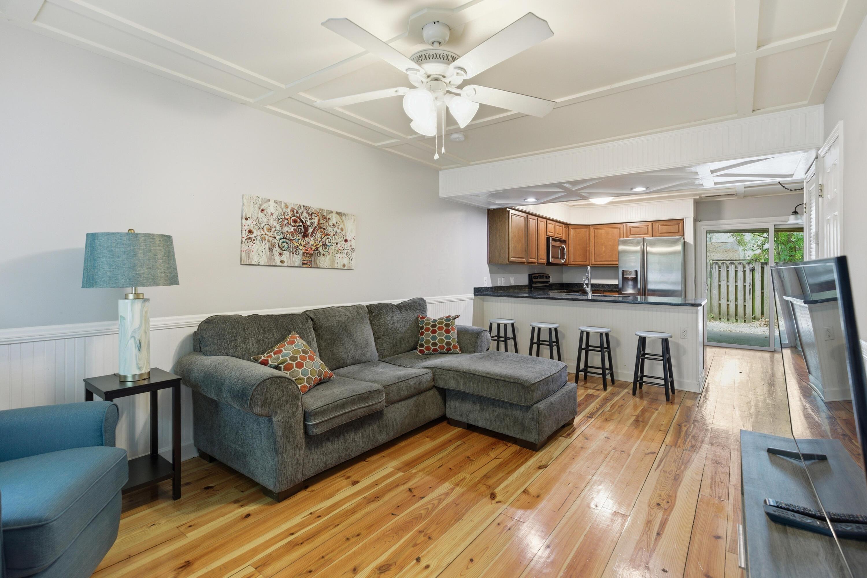 Image 3: Living Room