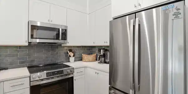 Image 4: Kitchen