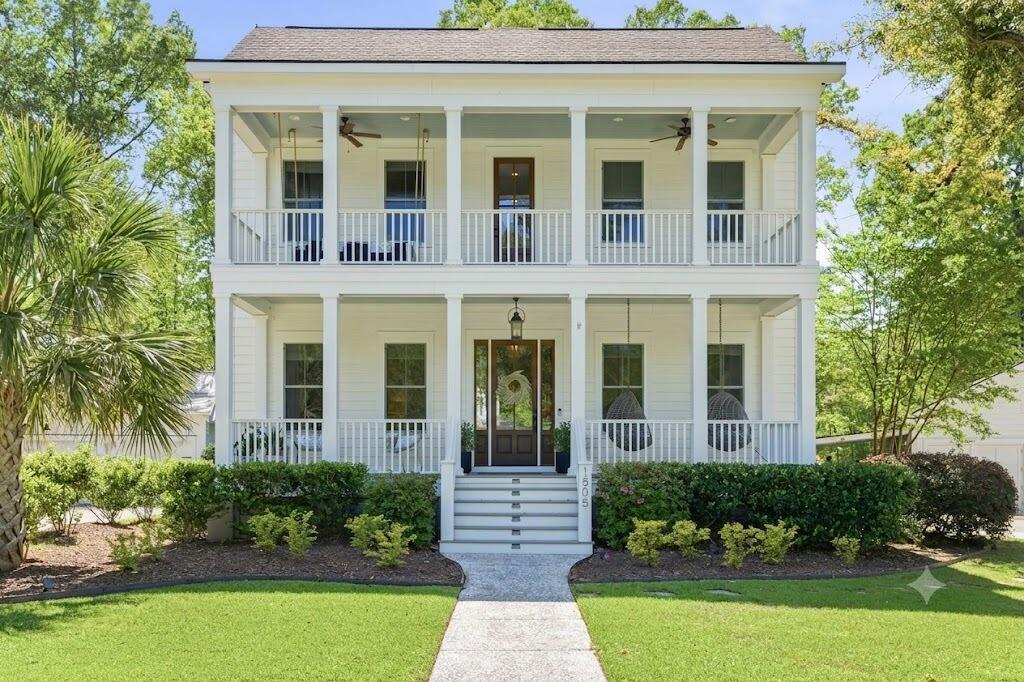 Image 4: White exterior