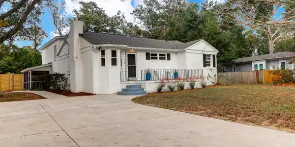 1126 Pleasant Pines Street