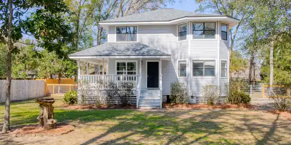 1154 East And West Road