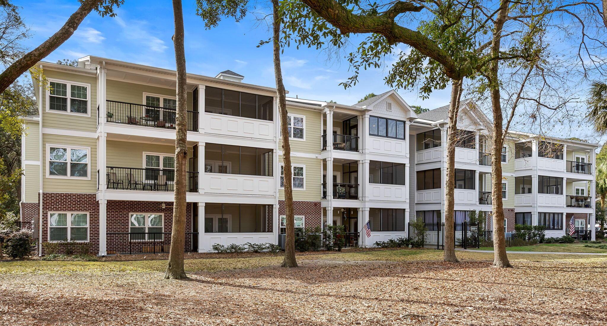 Image 2: 1-web-or-mls-1025 Riverland Woods Pl 818