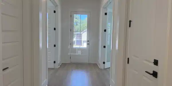 Image 2: Entryway