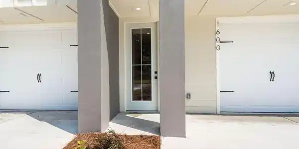 Image 4: Exterior