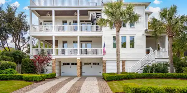 3 37th Avenue